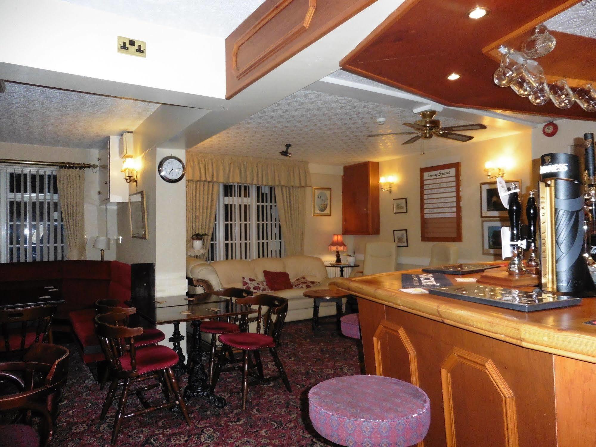 Half Moon Hotel Алфорд Экстерьер фото